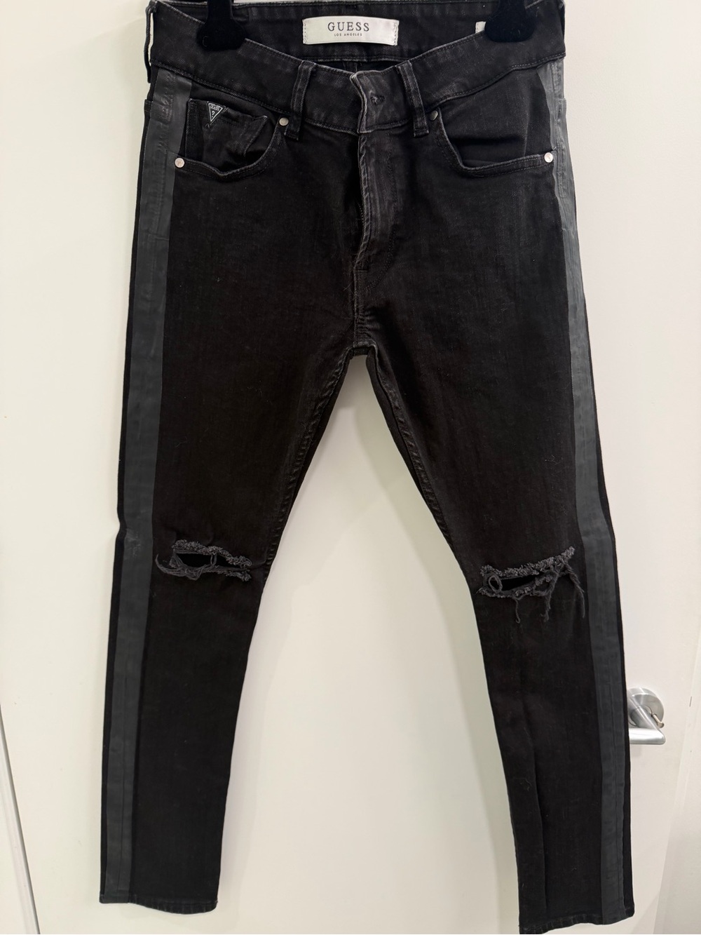 GUESS Black Skinny Jeans with Side Panel and Distressed Knees